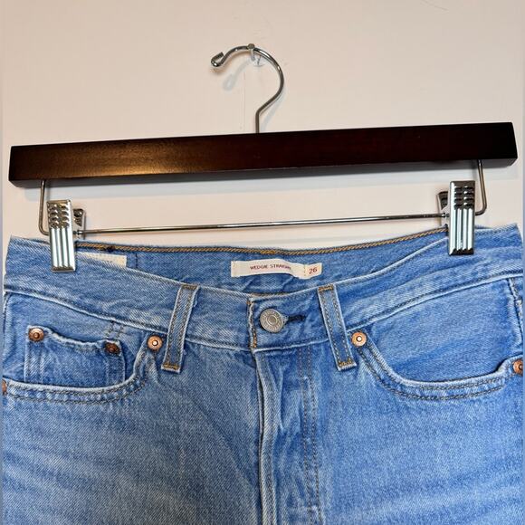 Levi’s Premium Crop Wedgie Straight Fit Jeans - Size 26 - Picture 5 of 10